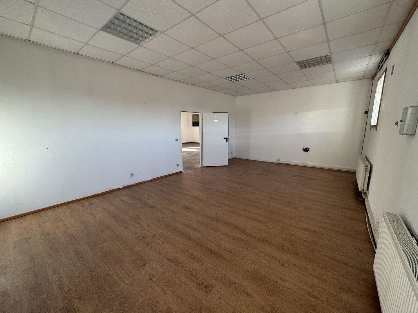 Prenájom nebytového priestoru 130 m², Am Stadtwald 5, Eschenbach i.d.OPf., Bavorsko Prenájom nebytového priestoru 130 m², Am Stadtwald 5, Eschenbach i.d.OPf., Bavorsko