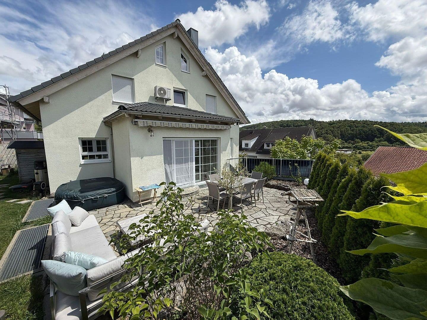 Predaj domu 187 m², pozemek 287 m², Bergweg 92, Aidlingen, Bádensko-Wurttembersko Predaj domu 187 m², pozemek 287 m², Bergweg 92, Aidlingen, Bádensko-Wurttembersko