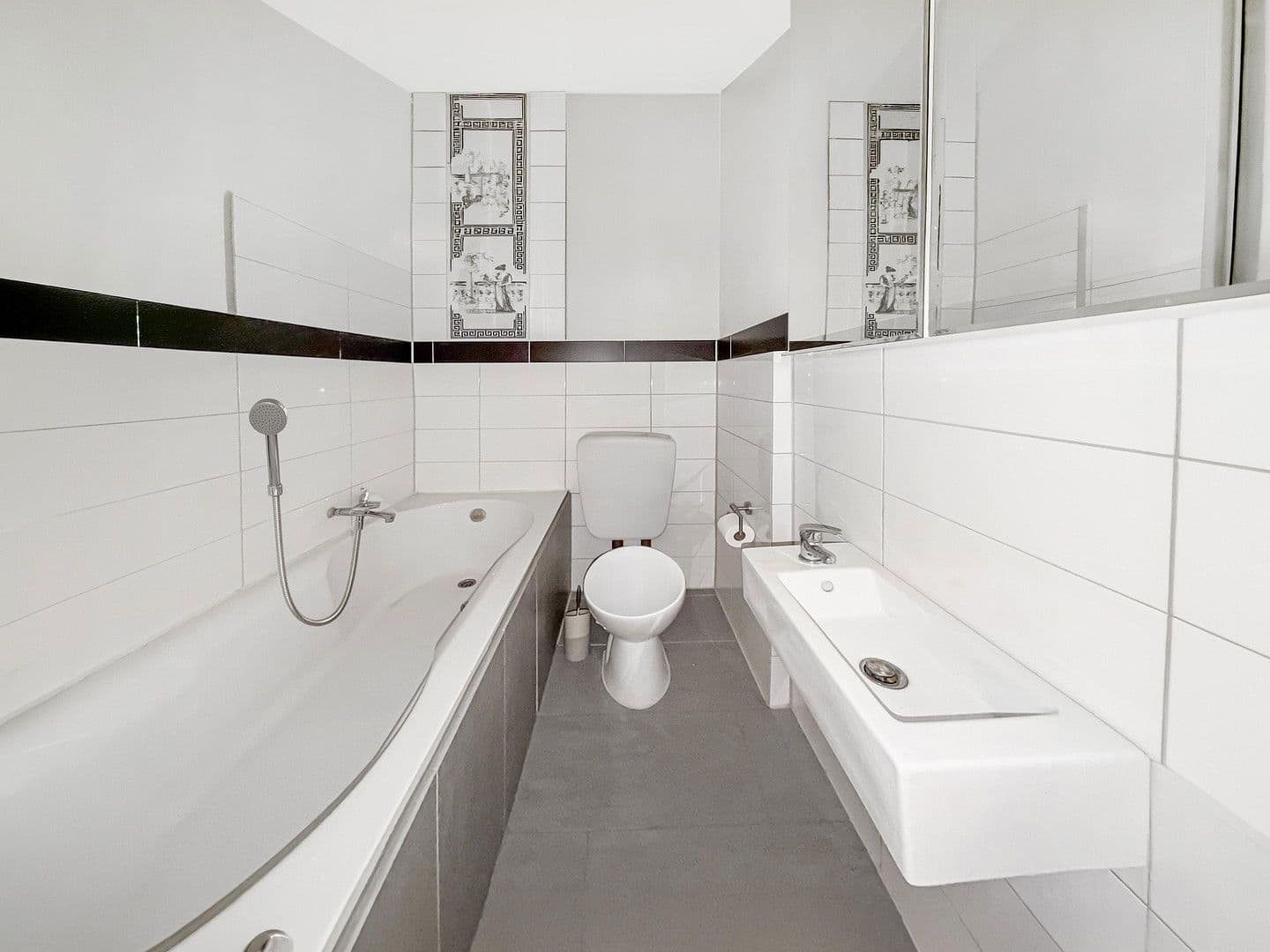 Prenájom bytu 4-izbový 90 m², Mülheimer Straße, Düsseldorf, Severné Porýnie - Westfálsko Prenájom bytu 4-izbový 90 m², Mülheimer Straße, Düsseldorf, Severné Porýnie - Westfálsko