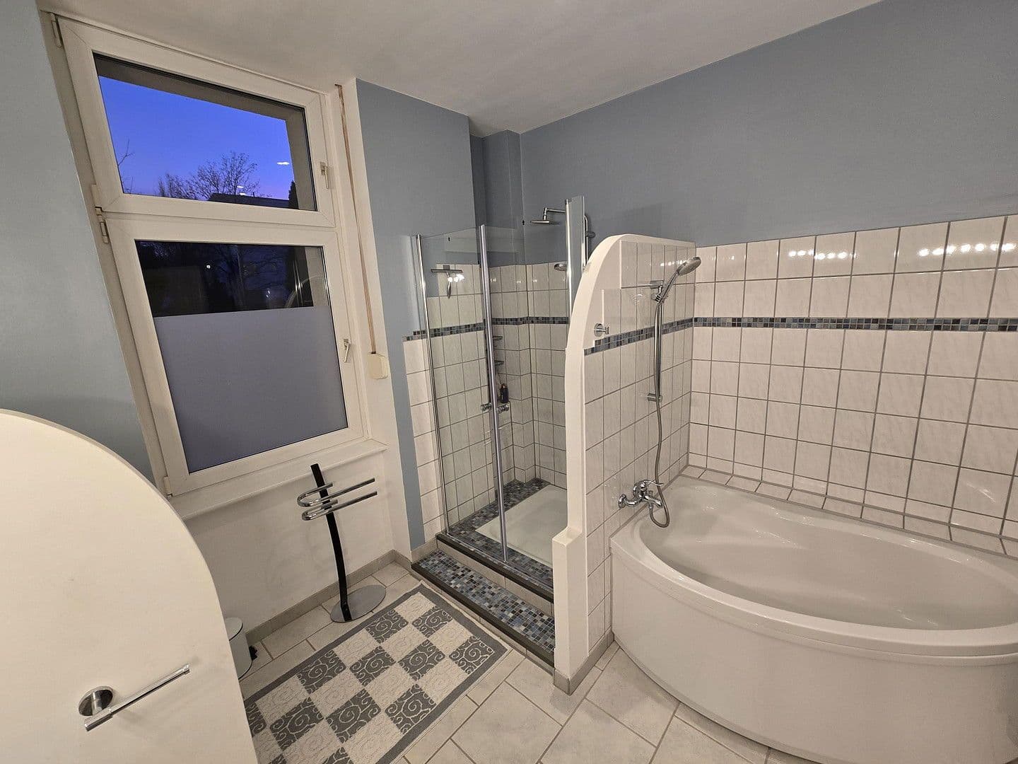 Prenájom bytu 4-izbový 120 m², Berlin, Berlín Prenájom bytu 4-izbový 120 m², Berlin, Berlín