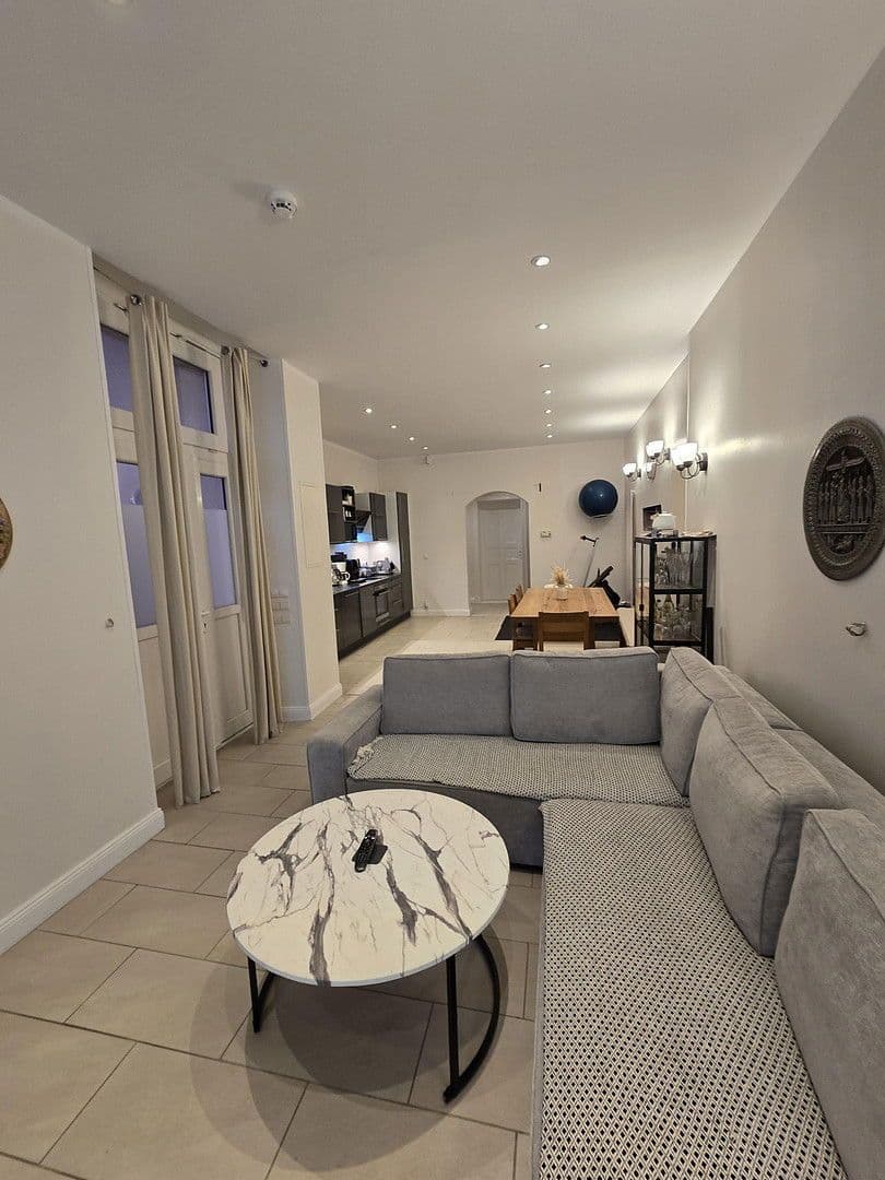 Prenájom bytu 4-izbový 120 m², Berlin, Berlín Prenájom bytu 4-izbový 120 m², Berlin, Berlín