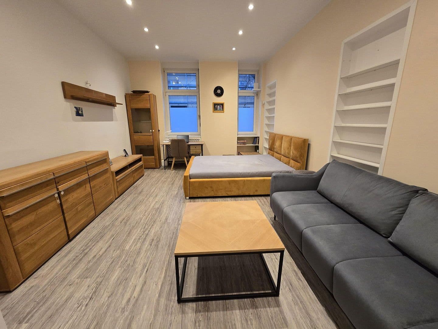 Prenájom bytu 4-izbový 120 m², Berlin, Berlín Prenájom bytu 4-izbový 120 m², Berlin, Berlín