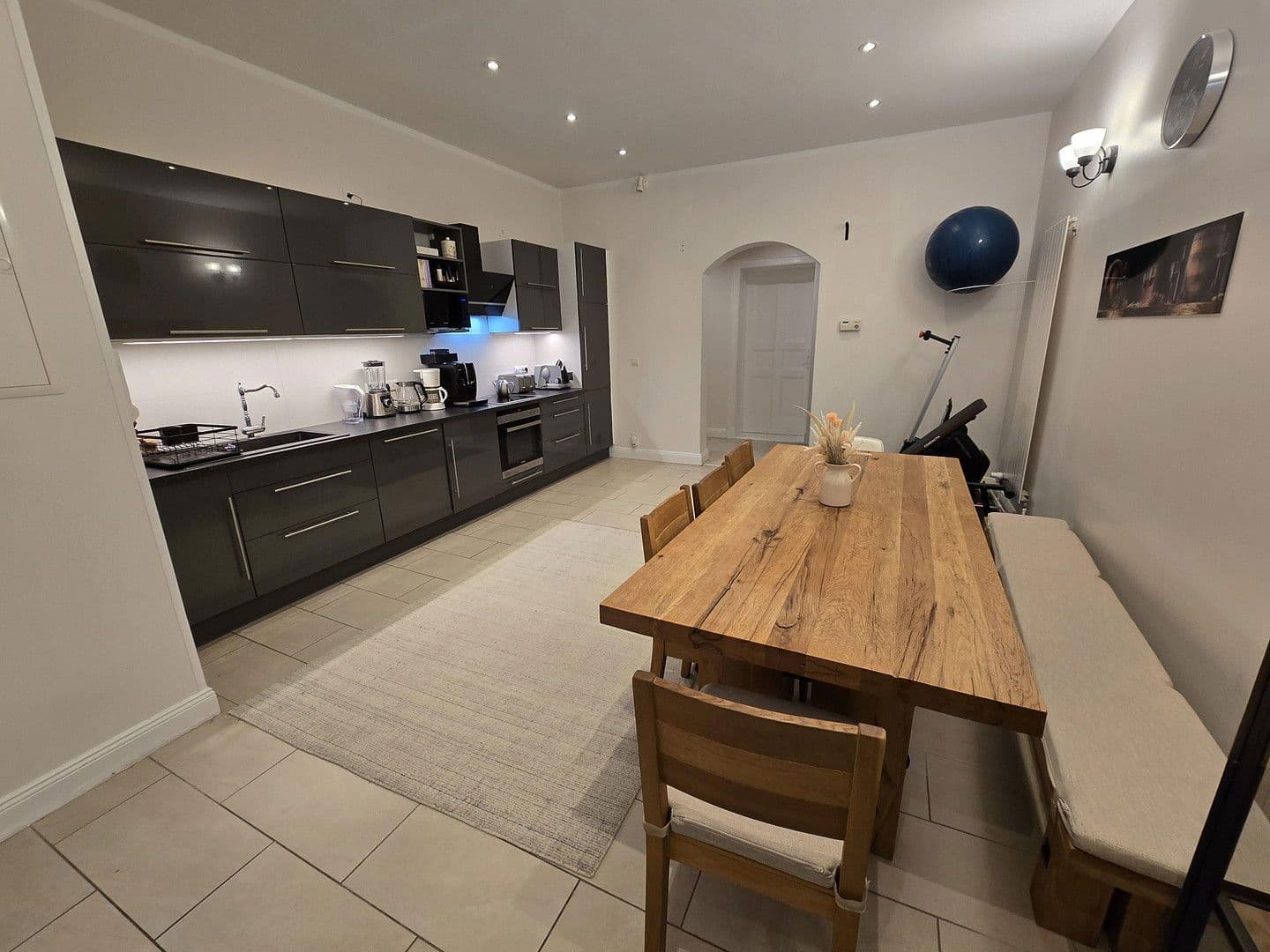 Prenájom bytu 4-izbový 120 m², Berlin, Berlín Prenájom bytu 4-izbový 120 m², Berlin, Berlín