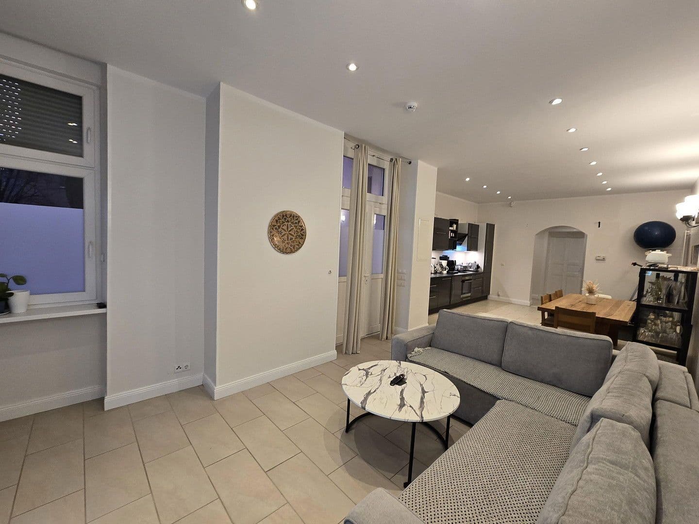 Prenájom bytu 4-izbový 120 m², Berlin, Berlín Prenájom bytu 4-izbový 120 m², Berlin, Berlín