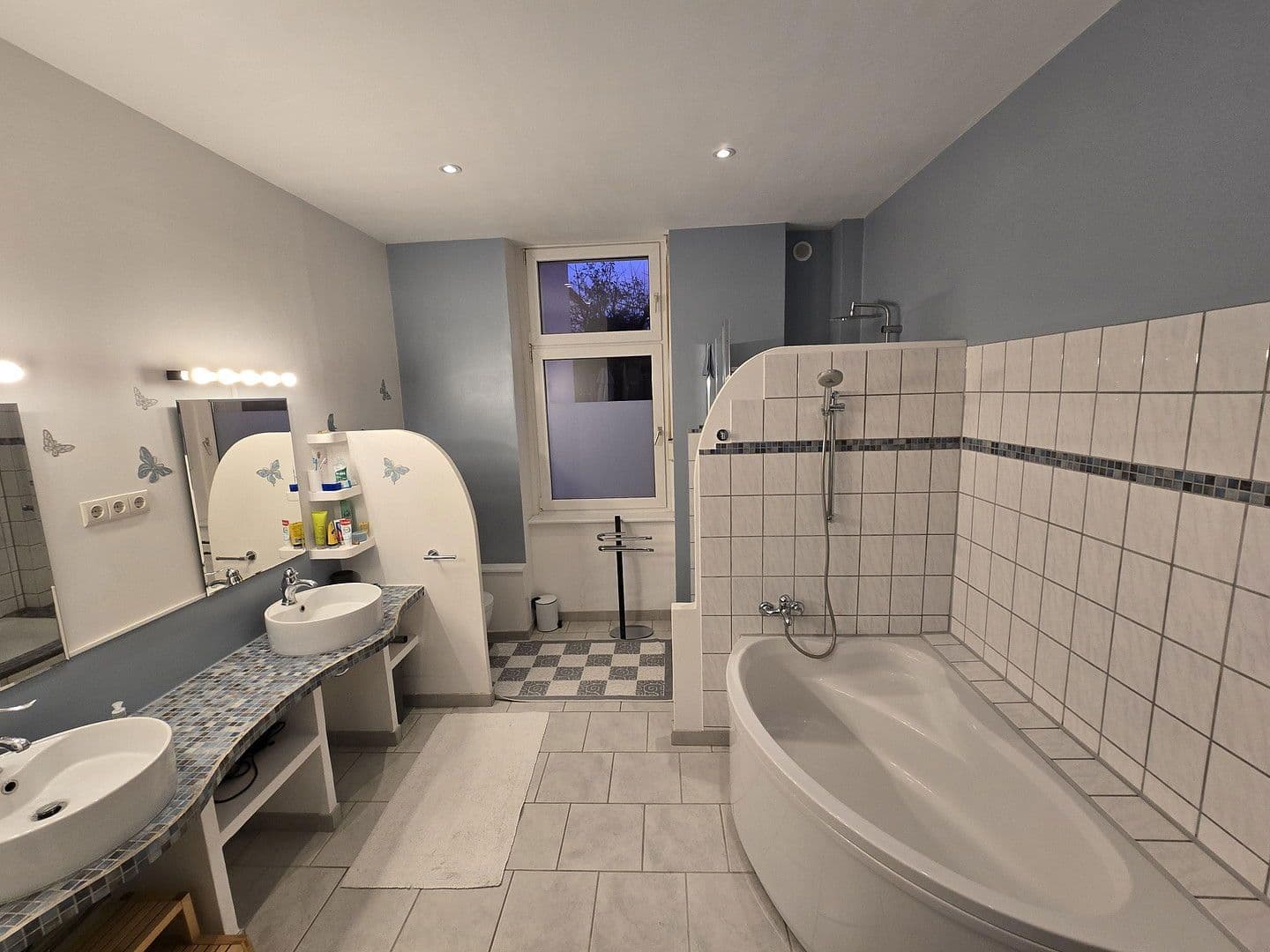 Prenájom bytu 4-izbový 120 m², Berlin, Berlín Prenájom bytu 4-izbový 120 m², Berlin, Berlín