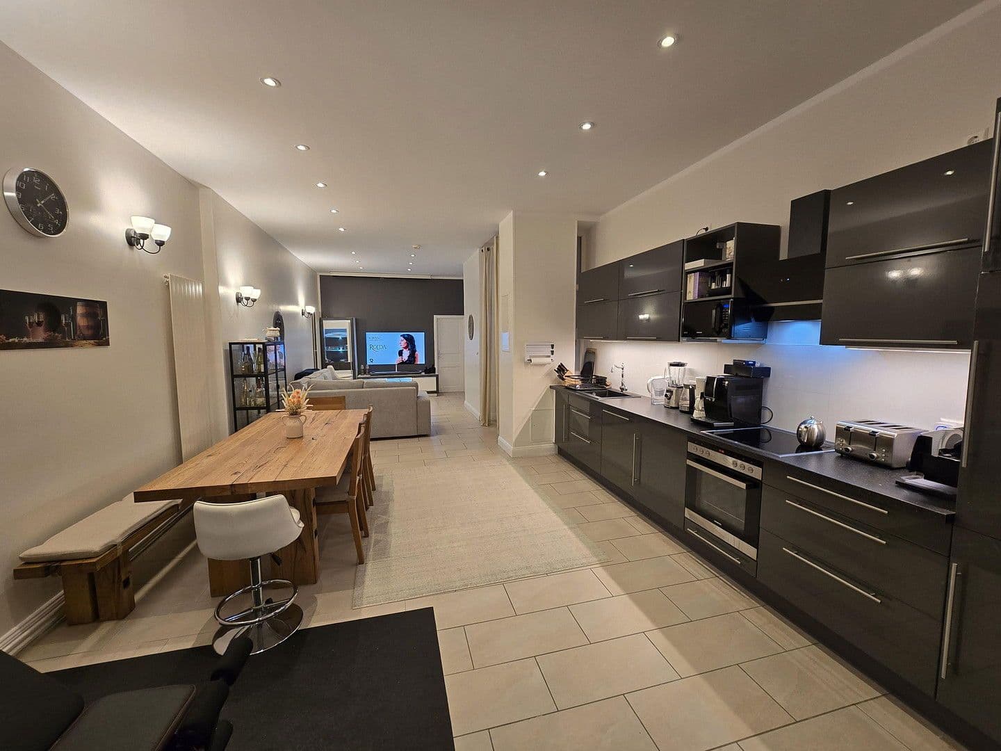 Prenájom bytu 4-izbový 120 m², Berlin, Berlín Prenájom bytu 4-izbový 120 m², Berlin, Berlín