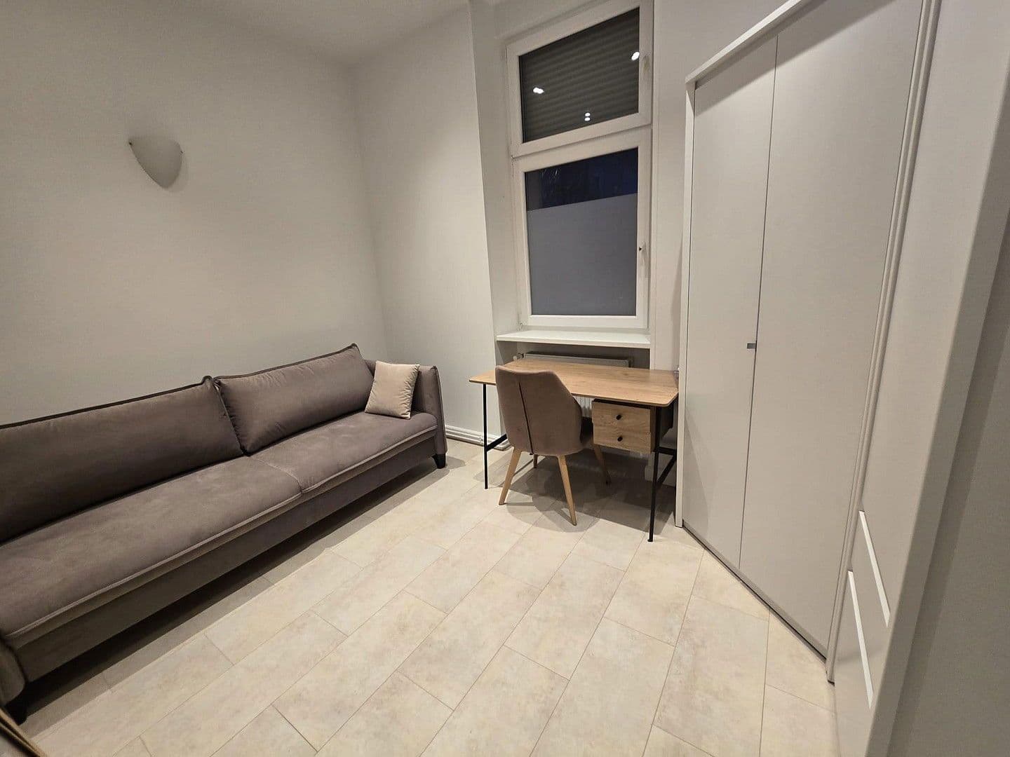 Prenájom bytu 4-izbový 120 m², Berlin, Berlín Prenájom bytu 4-izbový 120 m², Berlin, Berlín