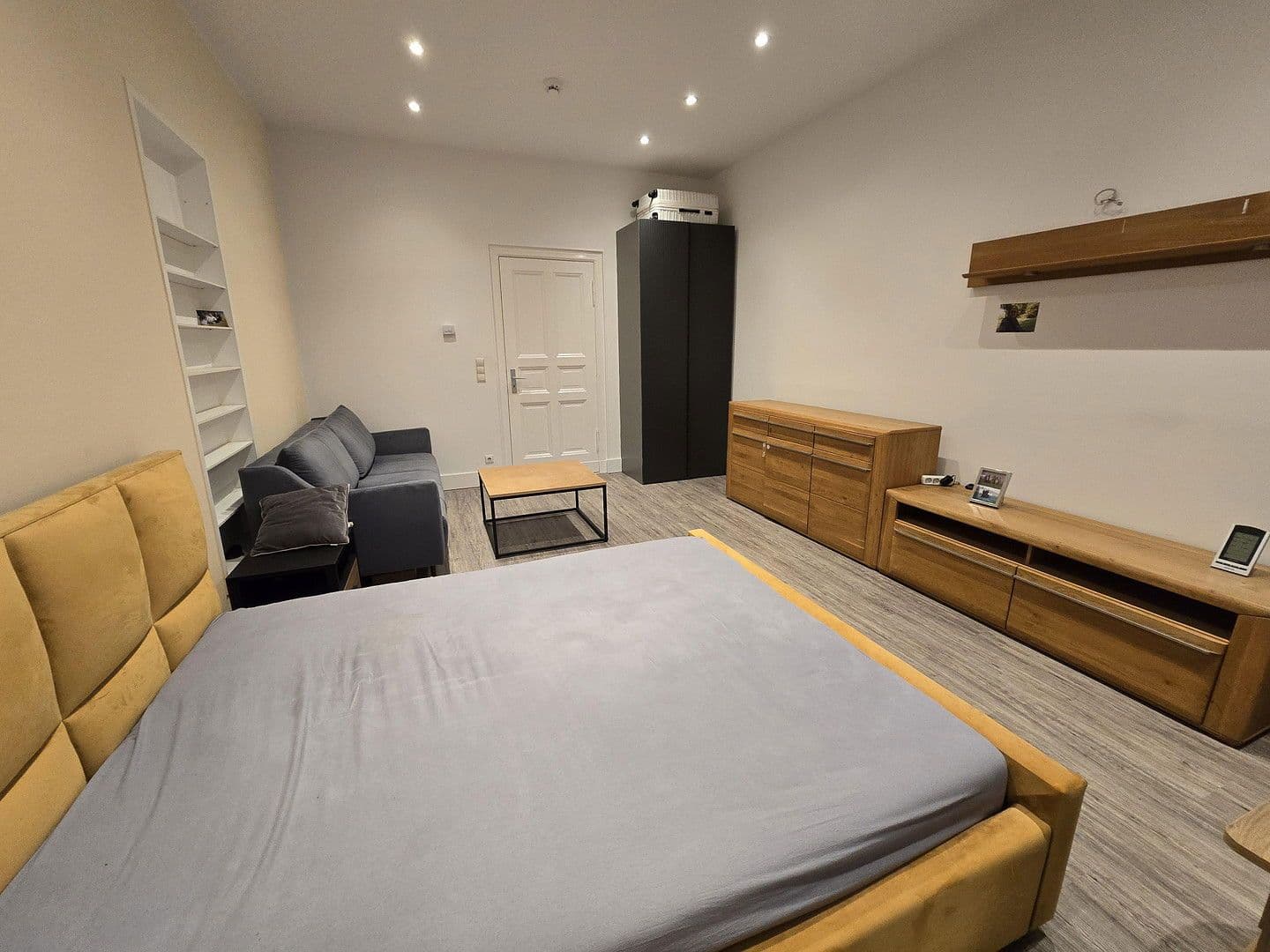 Prenájom bytu 4-izbový 120 m², Berlin, Berlín Prenájom bytu 4-izbový 120 m², Berlin, Berlín