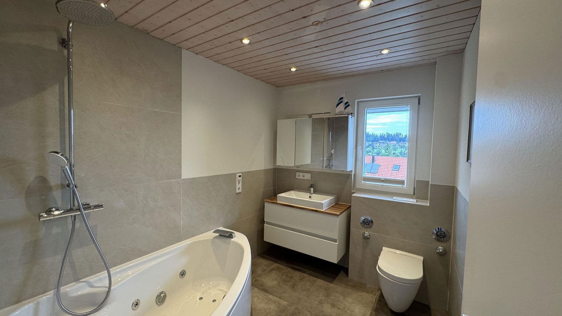 Prenájom bytu 2-izbový 77 m², Freudenstadt, Bádensko-Wurttembersko Prenájom bytu 2-izbový 77 m², Freudenstadt, Bádensko-Wurttembersko