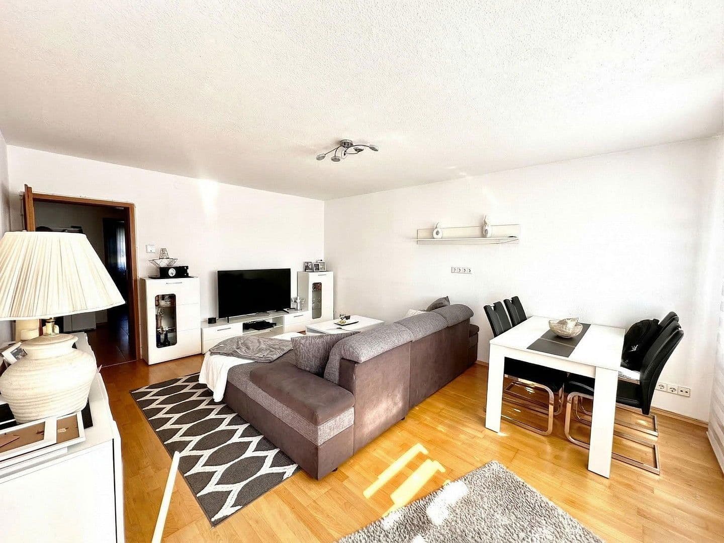 Prenájom bytu 3-izbový 70 m², Nordbahnstr. 99, Kaiserslautern, Porýnie-Falcko Prenájom bytu 3-izbový 70 m², Nordbahnstr. 99, Kaiserslautern, Porýnie-Falcko