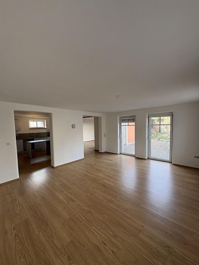 Prenájom domu 175 m², pozemek 500 m², Gundelsheim, Bavorsko Prenájom domu 175 m², pozemek 500 m², Gundelsheim, Bavorsko