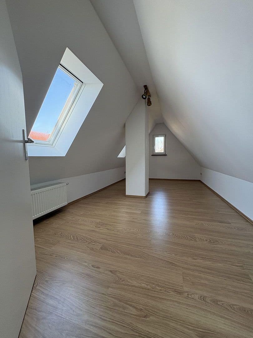 Prenájom domu 175 m², pozemek 500 m², Gundelsheim, Bavorsko Prenájom domu 175 m², pozemek 500 m², Gundelsheim, Bavorsko