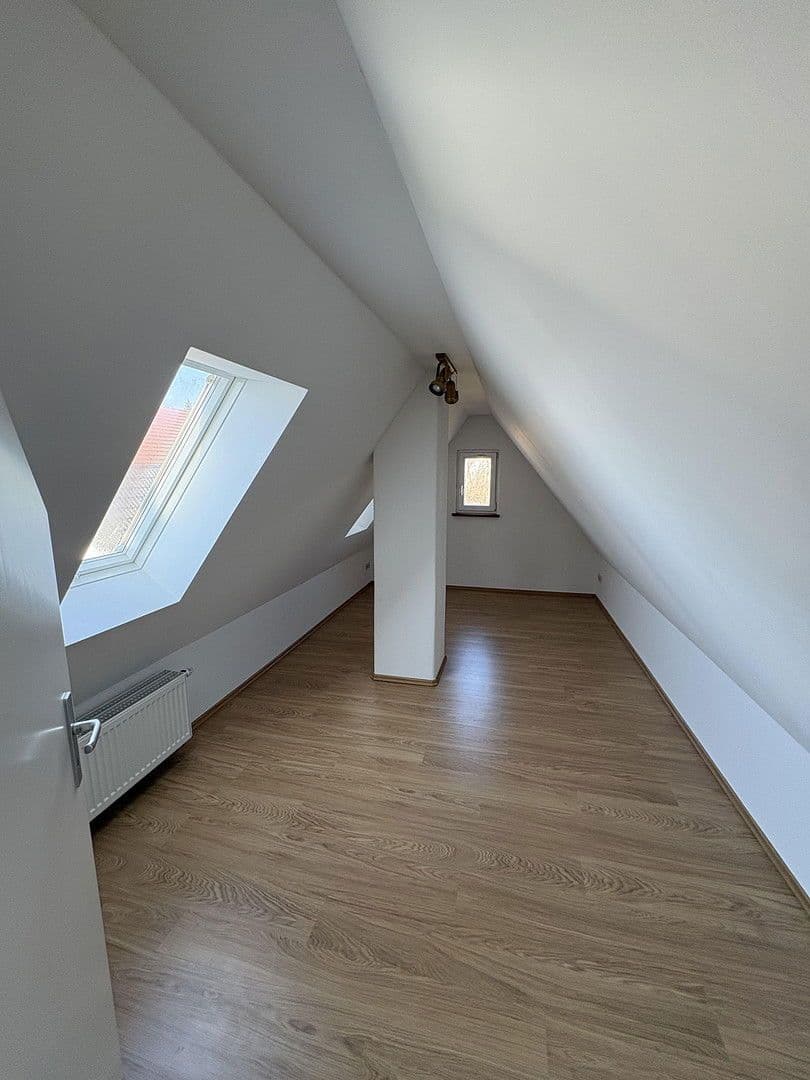 Prenájom domu 175 m², pozemek 500 m², Gundelsheim, Bavorsko Prenájom domu 175 m², pozemek 500 m², Gundelsheim, Bavorsko