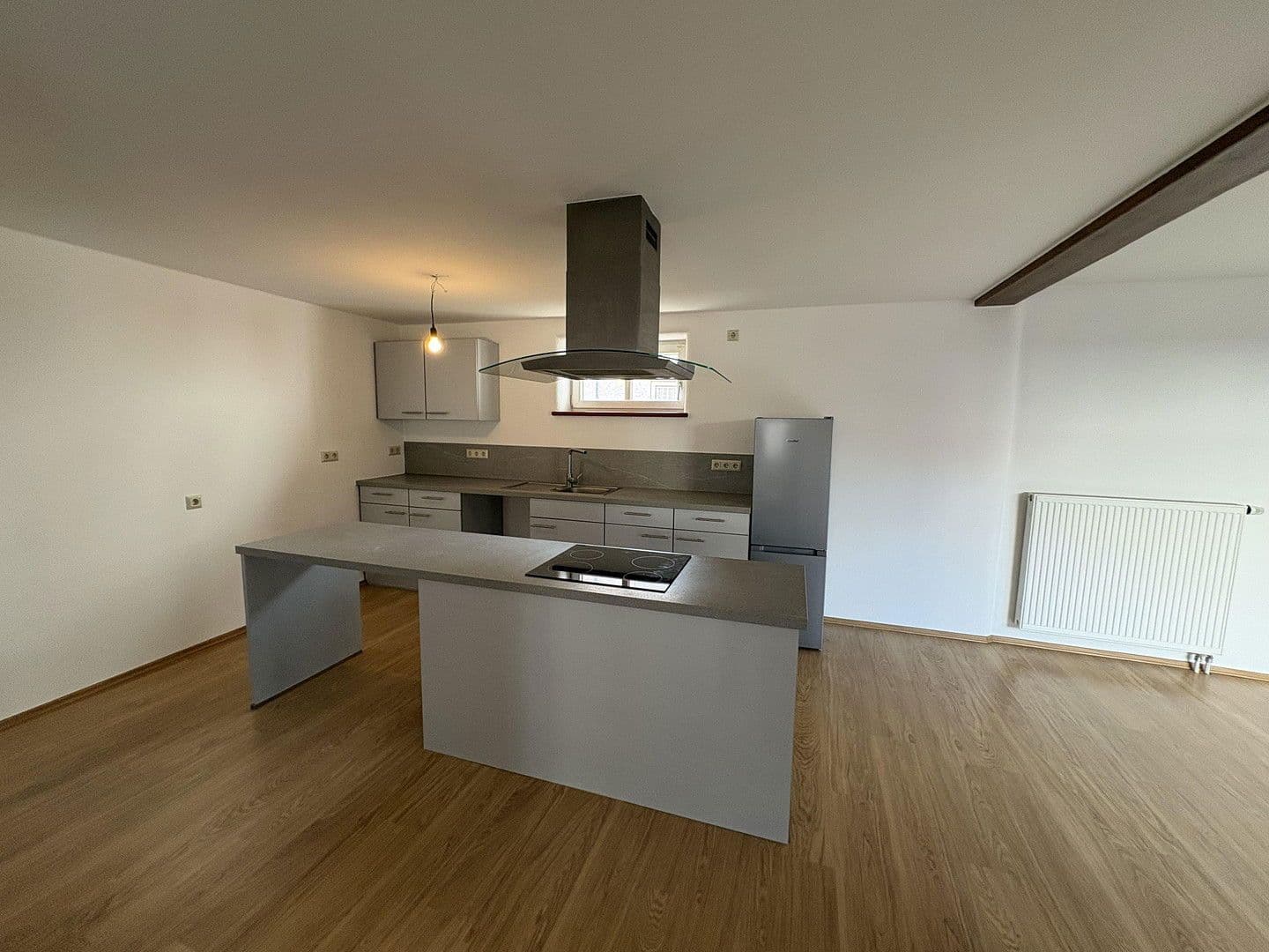 Prenájom domu 175 m², pozemek 500 m², Gundelsheim, Bavorsko Prenájom domu 175 m², pozemek 500 m², Gundelsheim, Bavorsko