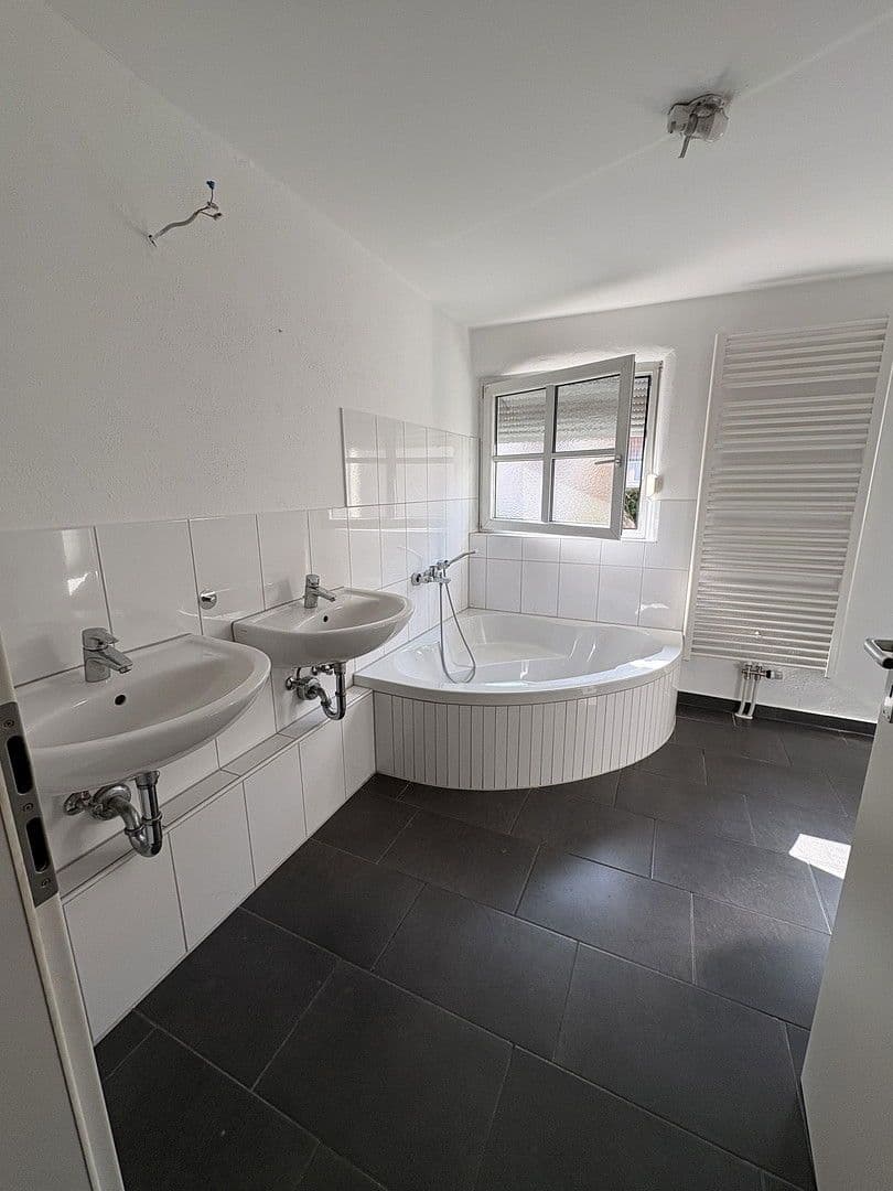 Prenájom domu 175 m², pozemek 500 m², Gundelsheim, Bavorsko Prenájom domu 175 m², pozemek 500 m², Gundelsheim, Bavorsko