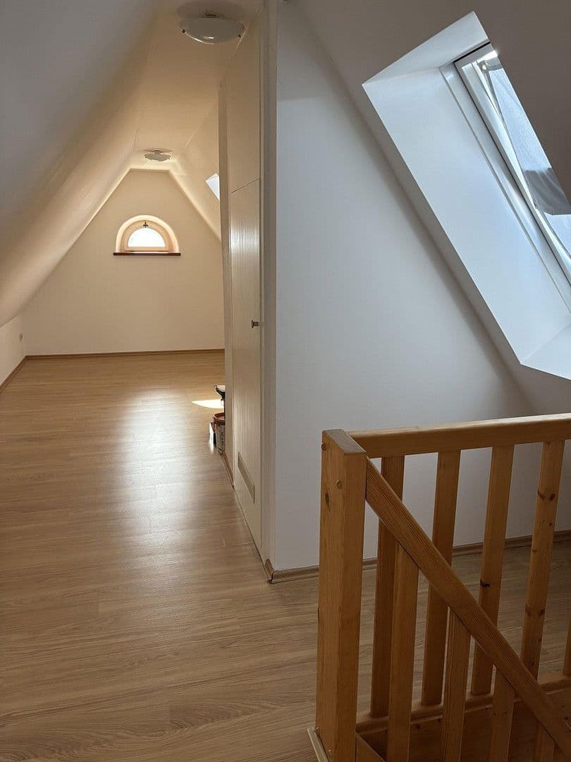 Prenájom domu 175 m², pozemek 500 m², Gundelsheim, Bavorsko Prenájom domu 175 m², pozemek 500 m², Gundelsheim, Bavorsko