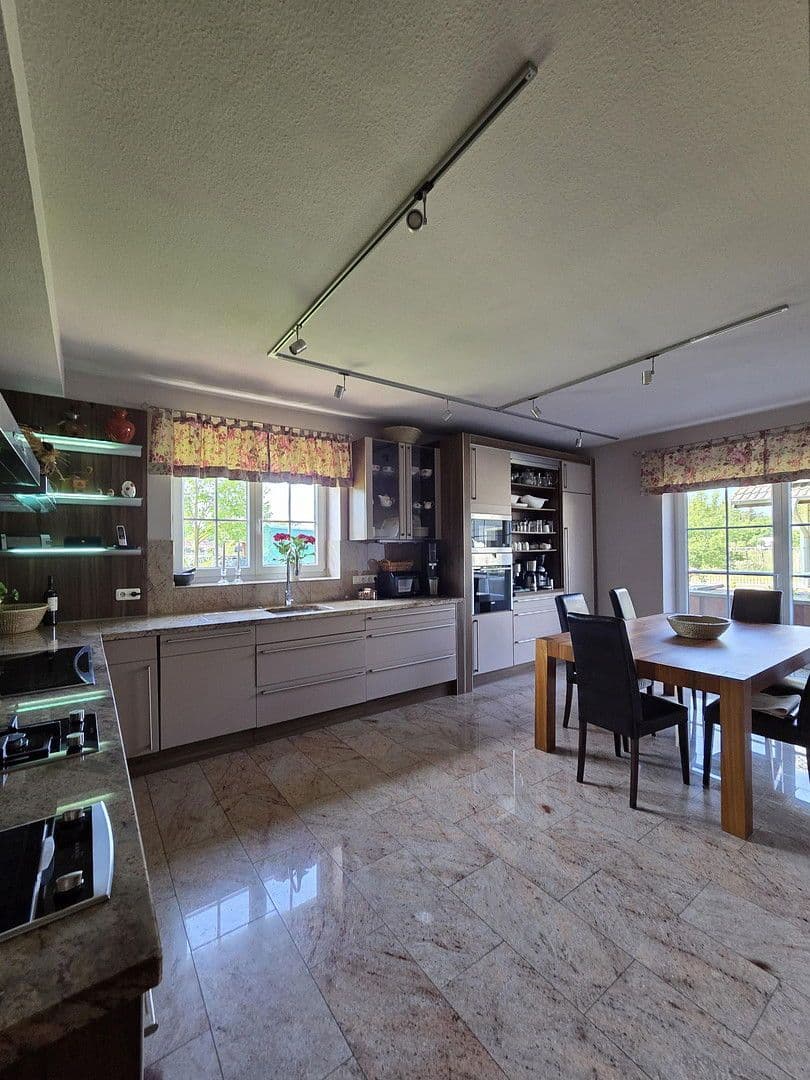 Predaj domu 450 m², pozemek 1.342 m², Winsen (Aller), Dolné Sasko Predaj domu 450 m², pozemek 1.342 m², Winsen (Aller), Dolné Sasko