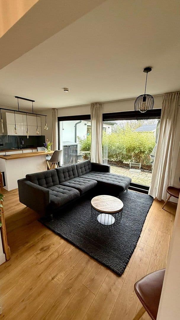 Prenájom bytu 2-izbový 60 m², Köln, Severné Porýnie - Westfálsko Prenájom bytu 2-izbový 60 m², Köln, Severné Porýnie - Westfálsko