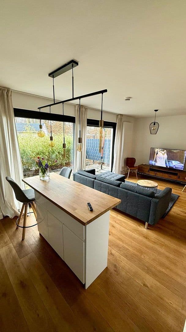 Prenájom bytu 2-izbový 60 m², Köln, Severné Porýnie - Westfálsko Prenájom bytu 2-izbový 60 m², Köln, Severné Porýnie - Westfálsko