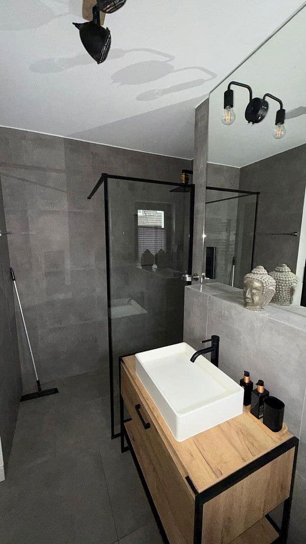 Prenájom bytu 2-izbový 60 m², Köln, Severné Porýnie - Westfálsko Prenájom bytu 2-izbový 60 m², Köln, Severné Porýnie - Westfálsko