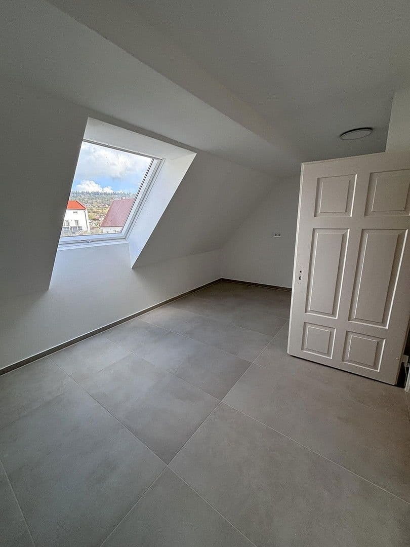 Prenájom bytu 3-izbový 105 m², Lorch, Bádensko-Wurttembersko Prenájom bytu 3-izbový 105 m², Lorch, Bádensko-Wurttembersko