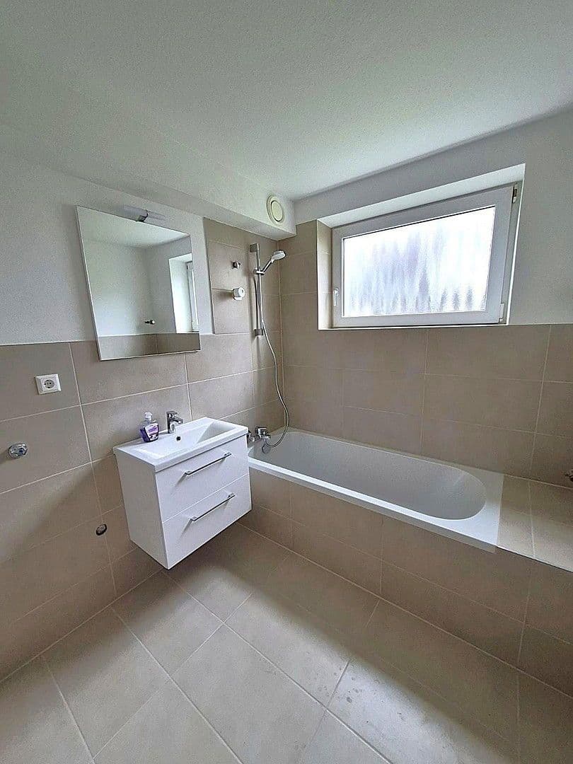 Prenájom bytu 3-izbový 83 m², Semmelweisstr. 5, Tuttlingen, Bádensko-Wurttembersko Prenájom bytu 3-izbový 83 m², Semmelweisstr. 5, Tuttlingen, Bádensko-Wurttembersko