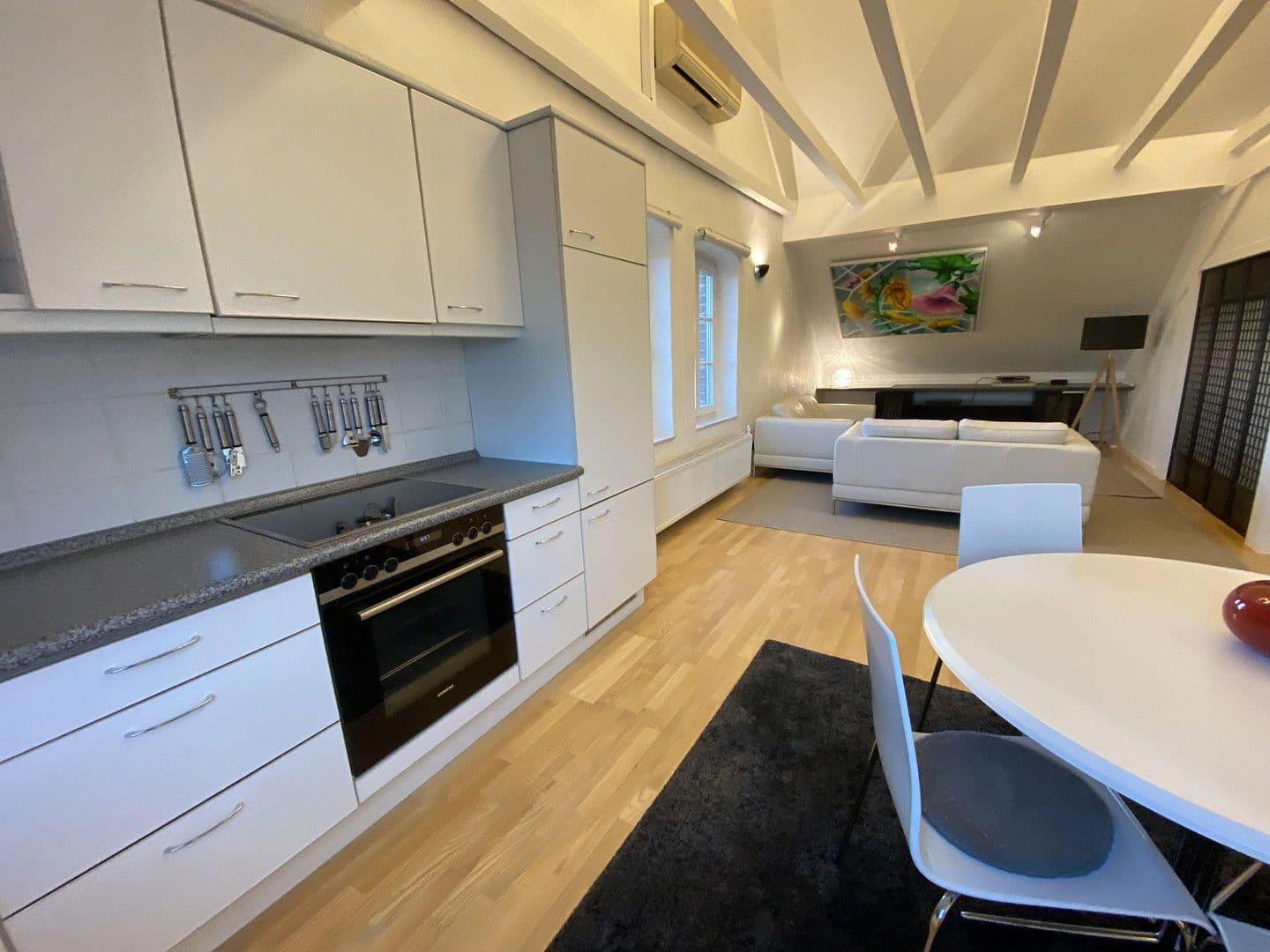 Prenájom bytu 1-izbový 65 m², Köln, Severné Porýnie - Westfálsko Prenájom bytu 1-izbový 65 m², Köln, Severné Porýnie - Westfálsko