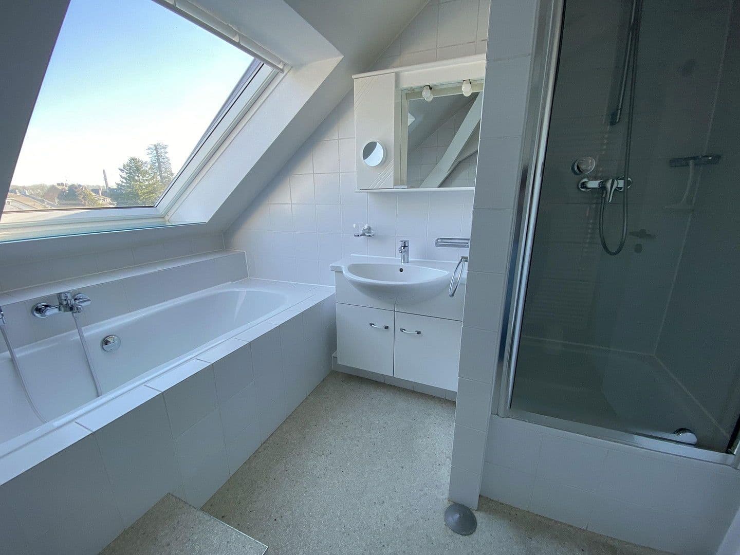 Prenájom bytu 1-izbový 65 m², Köln, Severné Porýnie - Westfálsko Prenájom bytu 1-izbový 65 m², Köln, Severné Porýnie - Westfálsko