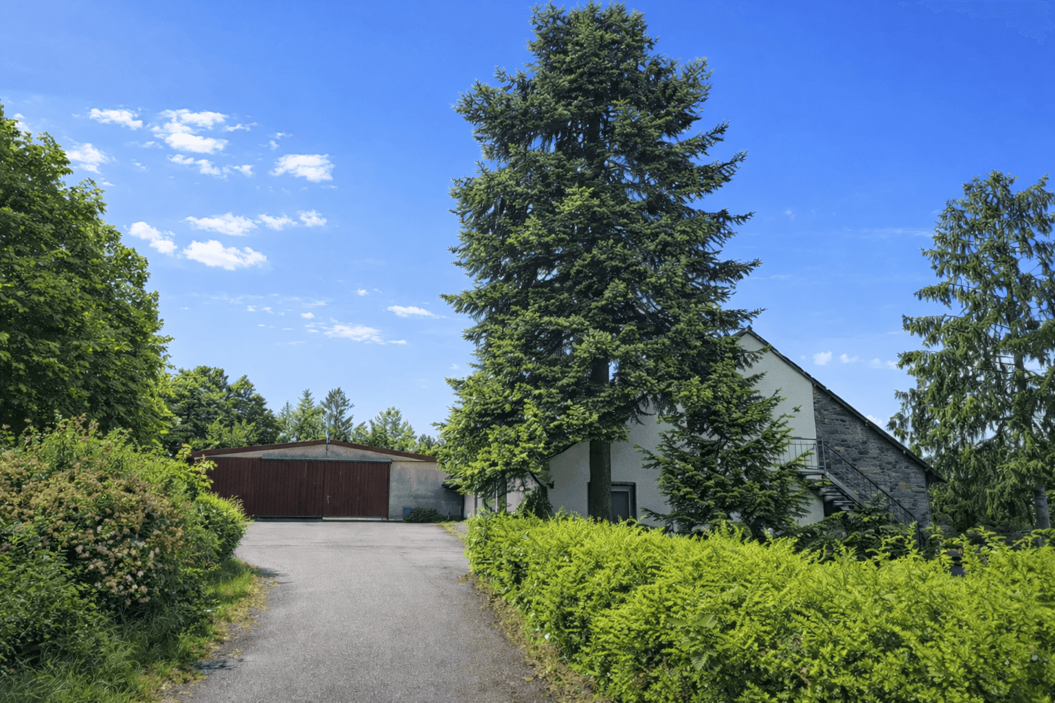 Predaj domu 281 m², pozemek 5.575 m², Konz, Porýnie-Falcko Predaj domu 281 m², pozemek 5.575 m², Konz, Porýnie-Falcko