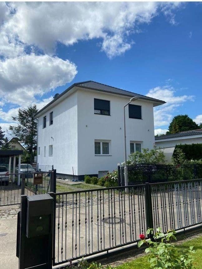 Predaj domu 200 m², pozemek 599 m², Berlin, Berlín Predaj domu 200 m², pozemek 599 m², Berlin, Berlín