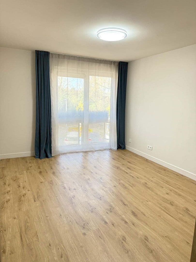 Prenájom bytu 4-izbový 100 m², Kaiserswerther str. 73, Dusseldorf, Severné Porýnie - Westfálsko Prenájom bytu 4-izbový 100 m², Kaiserswerther str. 73, Dusseldorf, Severné Porýnie - Westfálsko