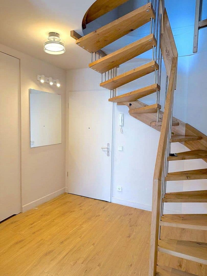 Prenájom bytu 4-izbový 100 m², Kaiserswerther str. 73, Dusseldorf, Severné Porýnie - Westfálsko Prenájom bytu 4-izbový 100 m², Kaiserswerther str. 73, Dusseldorf, Severné Porýnie - Westfálsko