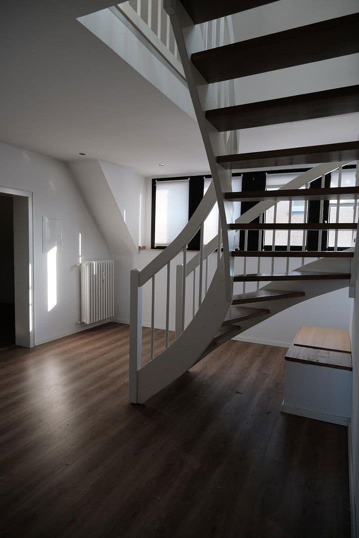 Prenájom bytu 4-izbový 120 m², Essenberger Straße 82, Moers, Severné Porýnie - Westfálsko Prenájom bytu 4-izbový 120 m², Essenberger Straße 82, Moers, Severné Porýnie - Westfálsko