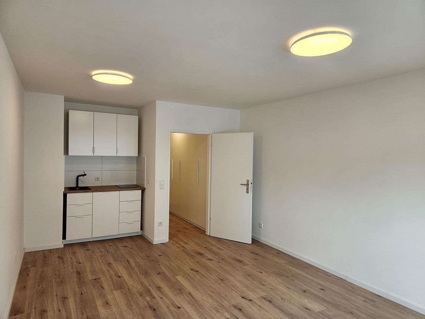 Prenájom bytu 1-izbový 35 m², Mauerstr. 18, Düsseldorf, Severné Porýnie - Westfálsko Prenájom bytu 1-izbový 35 m², Mauerstr. 18, Düsseldorf, Severné Porýnie - Westfálsko