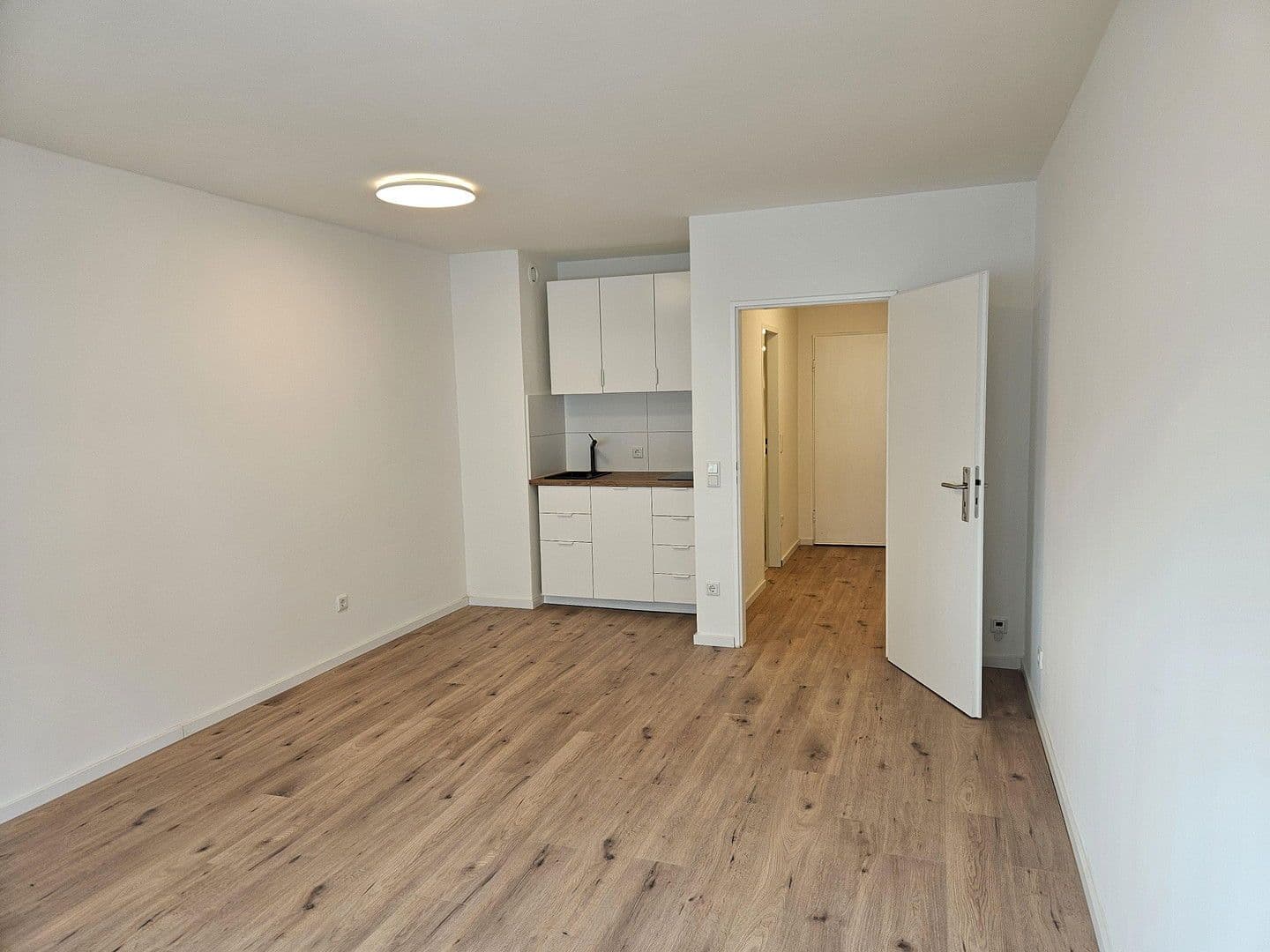 Prenájom bytu 1-izbový 35 m², Mauerstr. 18, Düsseldorf, Severné Porýnie - Westfálsko Prenájom bytu 1-izbový 35 m², Mauerstr. 18, Düsseldorf, Severné Porýnie - Westfálsko