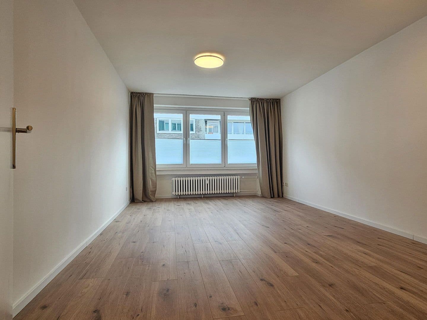 Prenájom bytu 1-izbový 35 m², Mauerstr. 18, Düsseldorf, Severné Porýnie - Westfálsko Prenájom bytu 1-izbový 35 m², Mauerstr. 18, Düsseldorf, Severné Porýnie - Westfálsko