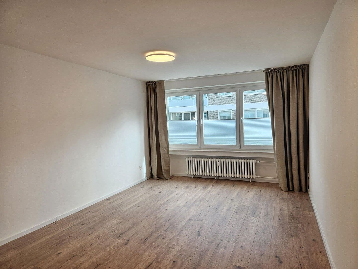 Prenájom bytu 1-izbový 35 m², Mauerstr. 18, Düsseldorf, Severné Porýnie - Westfálsko Prenájom bytu 1-izbový 35 m², Mauerstr. 18, Düsseldorf, Severné Porýnie - Westfálsko