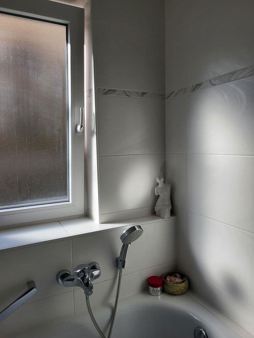 Prenájom bytu 4-izbový 90 m², München, Bavorsko Prenájom bytu 4-izbový 90 m², München, Bavorsko