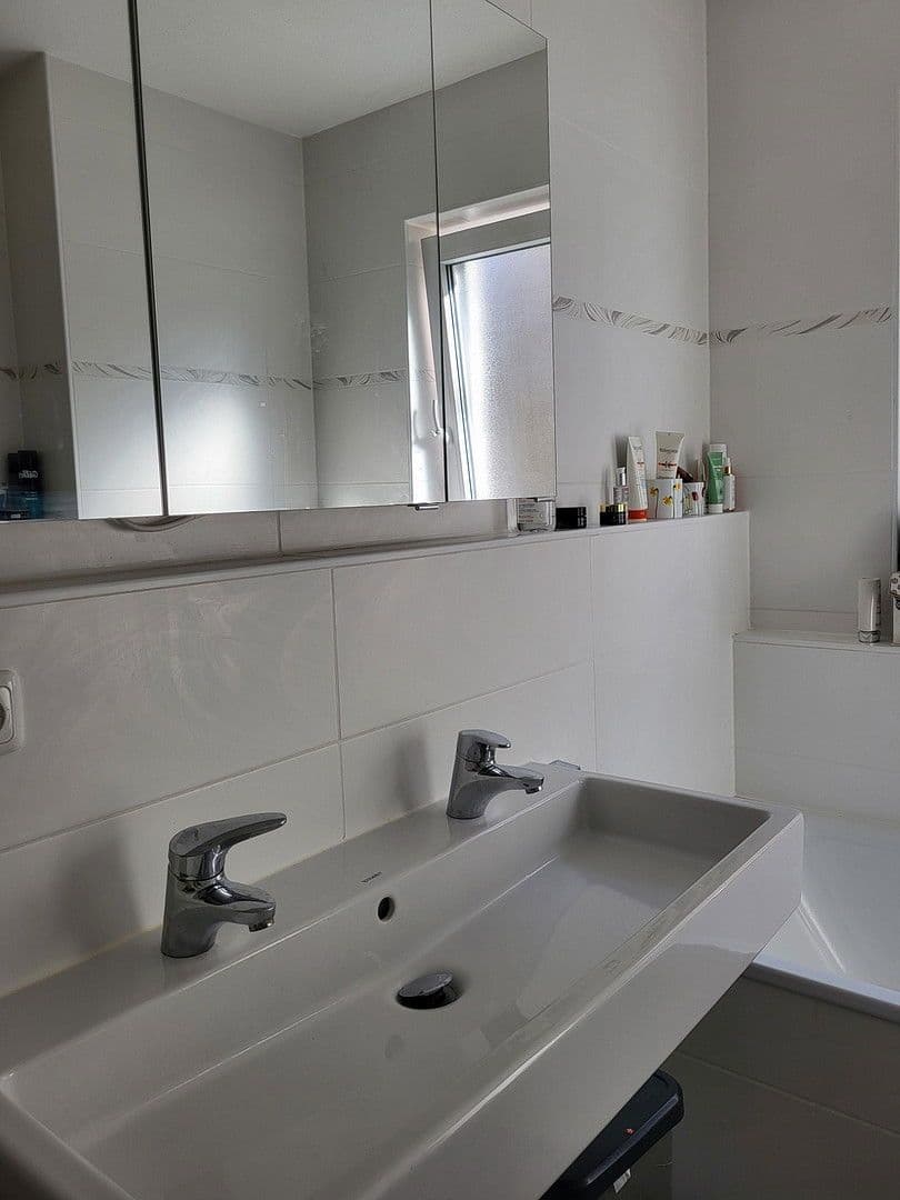 Prenájom bytu 4-izbový 90 m², München, Bavorsko Prenájom bytu 4-izbový 90 m², München, Bavorsko