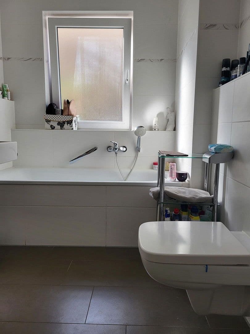 Prenájom bytu 4-izbový 90 m², München, Bavorsko Prenájom bytu 4-izbový 90 m², München, Bavorsko