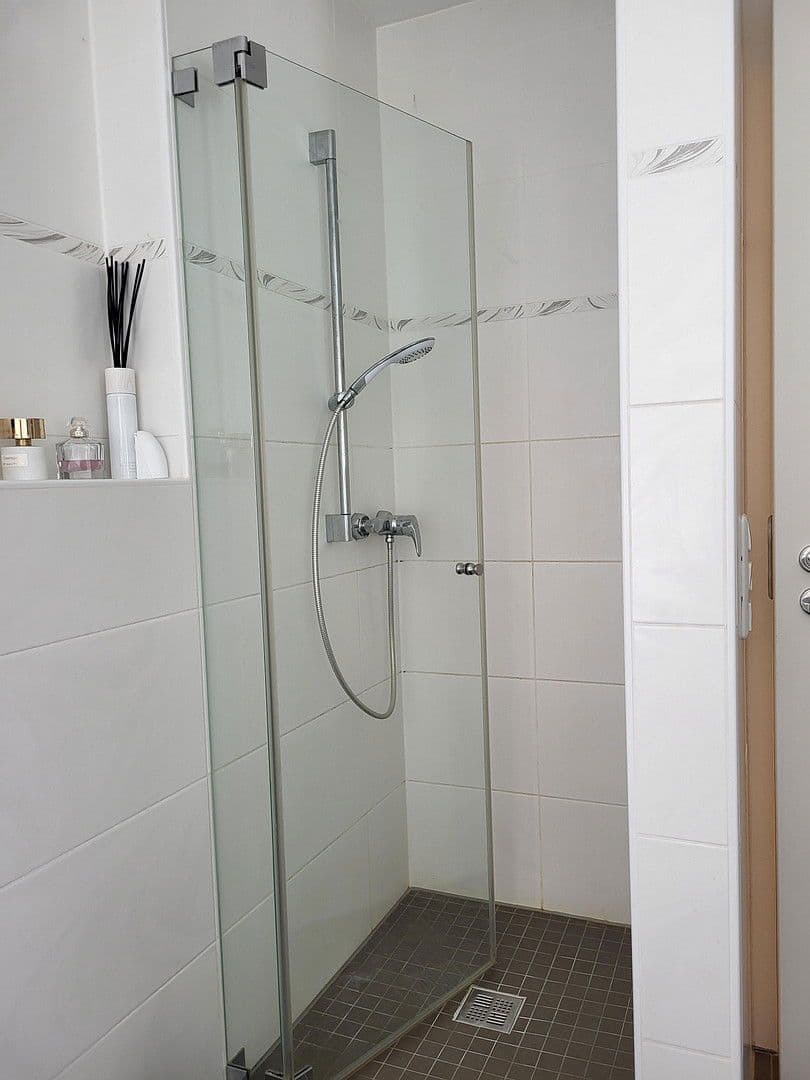 Prenájom bytu 4-izbový 90 m², München, Bavorsko Prenájom bytu 4-izbový 90 m², München, Bavorsko