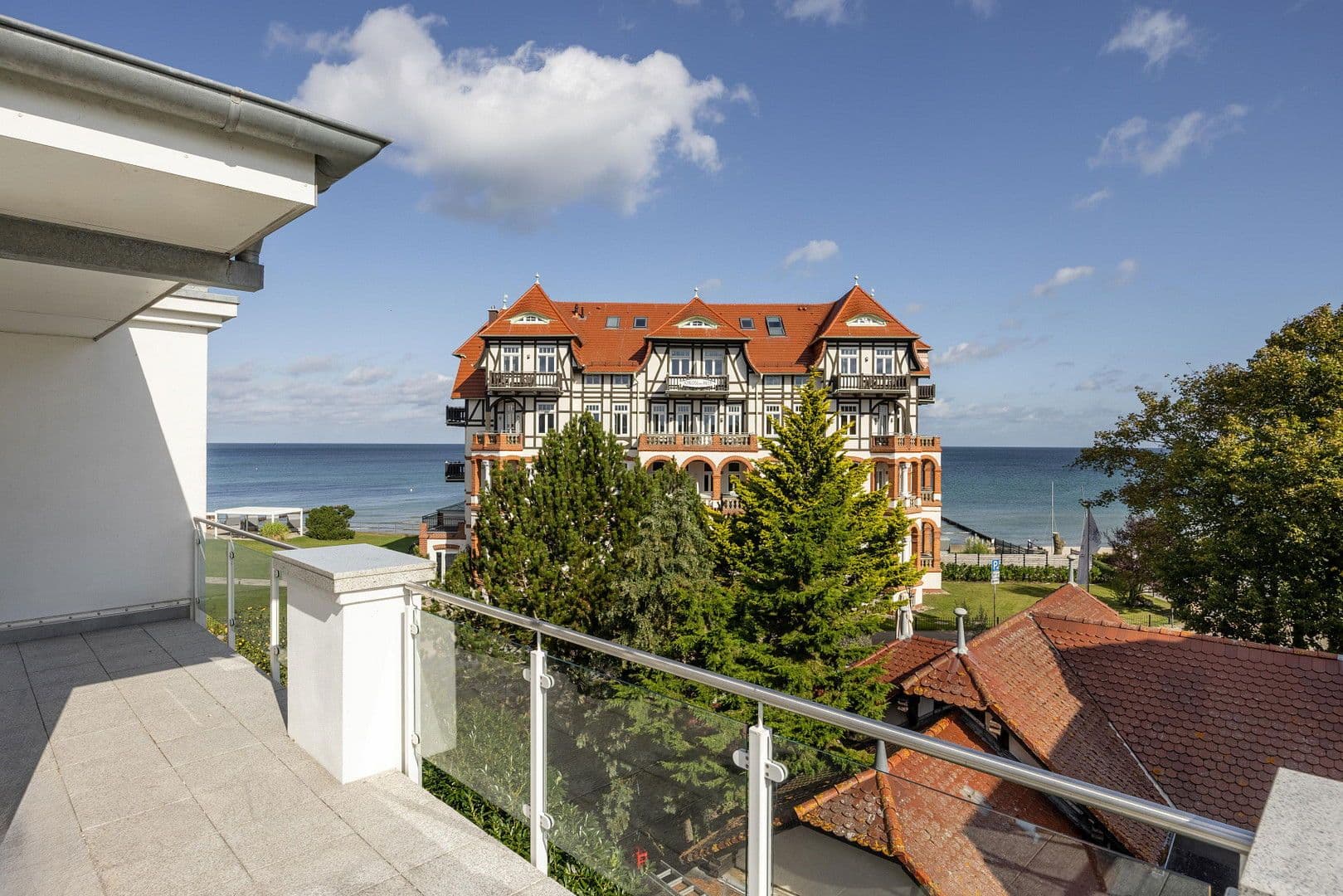 Predaj domu 361 m², pozemek 1.330 m², Tannenstraße 7 c, Kühlungsborn, Meklenbursko-Predpomoransko Predaj domu 361 m², pozemek 1.330 m², Tannenstraße 7 c, Kühlungsborn, Meklenbursko-Predpomoransko