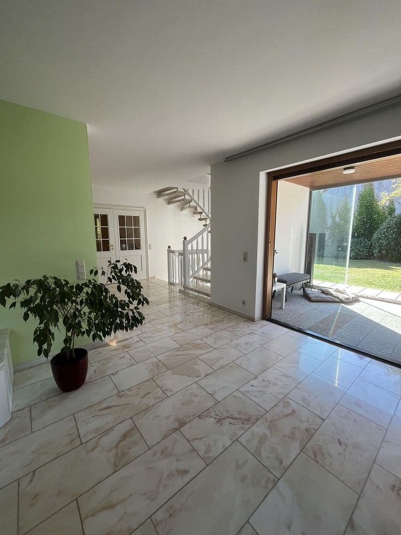 Predaj domu 245 m², pozemek 1.770 m², Nittendorf, Bavorsko Predaj domu 245 m², pozemek 1.770 m², Nittendorf, Bavorsko