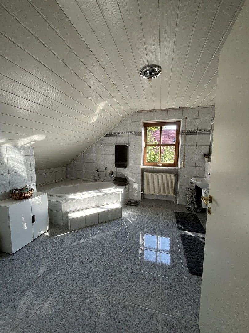 Predaj domu 245 m², pozemek 1.770 m², Nittendorf, Bavorsko Predaj domu 245 m², pozemek 1.770 m², Nittendorf, Bavorsko