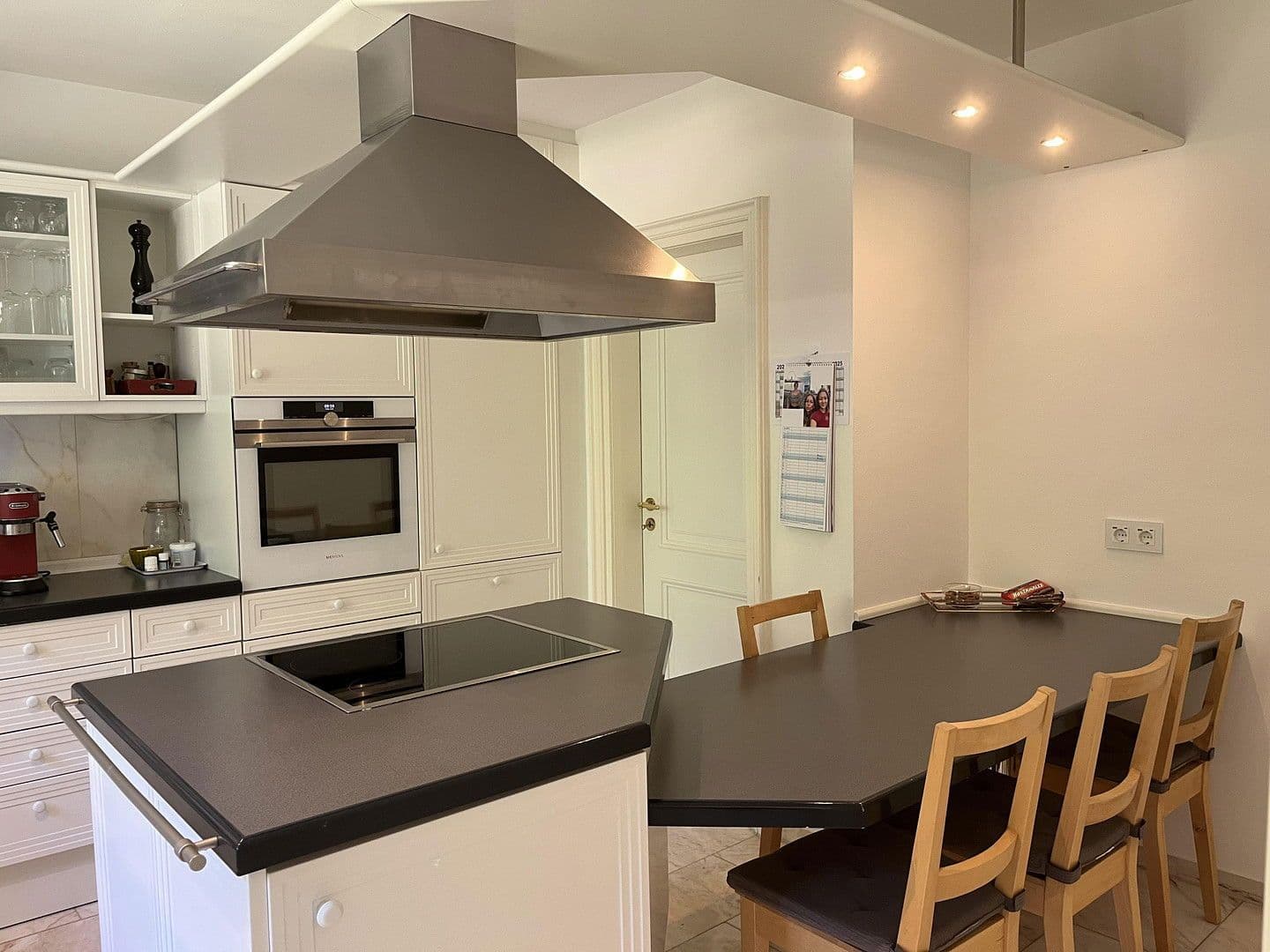 Predaj domu 245 m², pozemek 1.770 m², Nittendorf, Bavorsko Predaj domu 245 m², pozemek 1.770 m², Nittendorf, Bavorsko