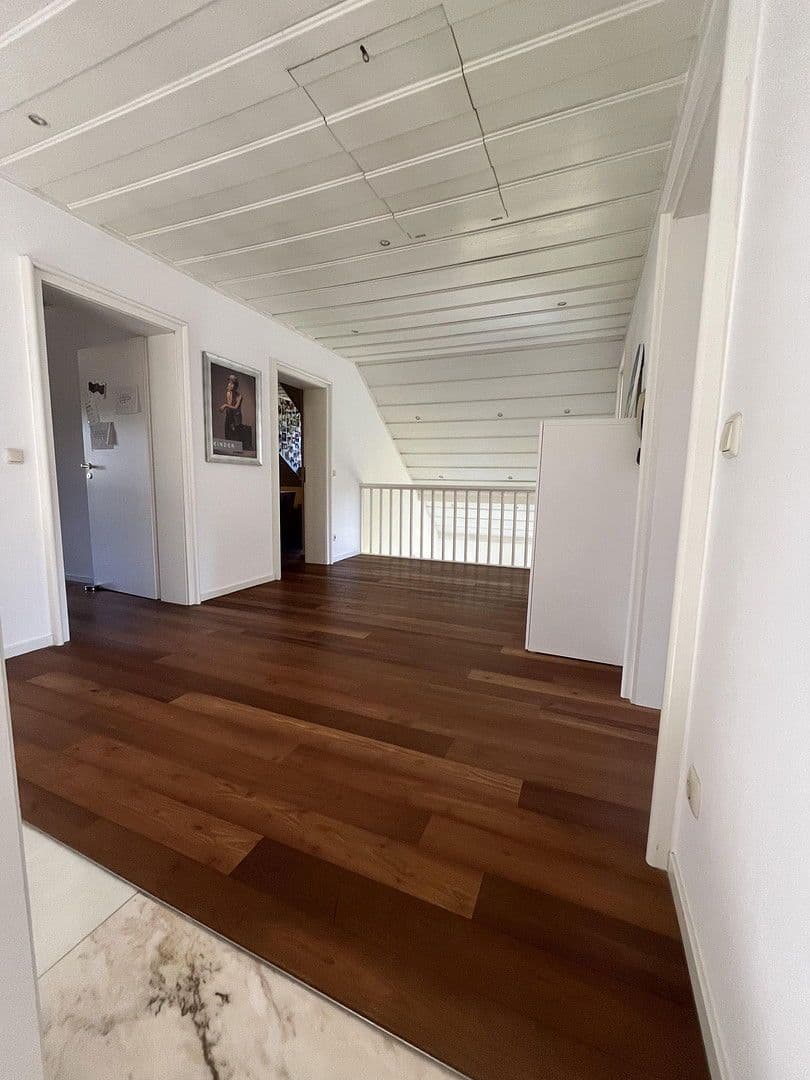 Predaj domu 245 m², pozemek 1.770 m², Nittendorf, Bavorsko Predaj domu 245 m², pozemek 1.770 m², Nittendorf, Bavorsko