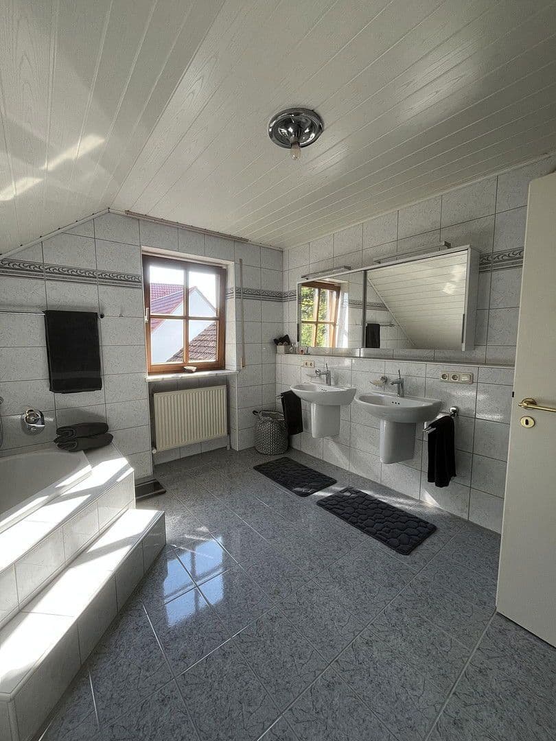 Predaj domu 245 m², pozemek 1.770 m², Nittendorf, Bavorsko Predaj domu 245 m², pozemek 1.770 m², Nittendorf, Bavorsko