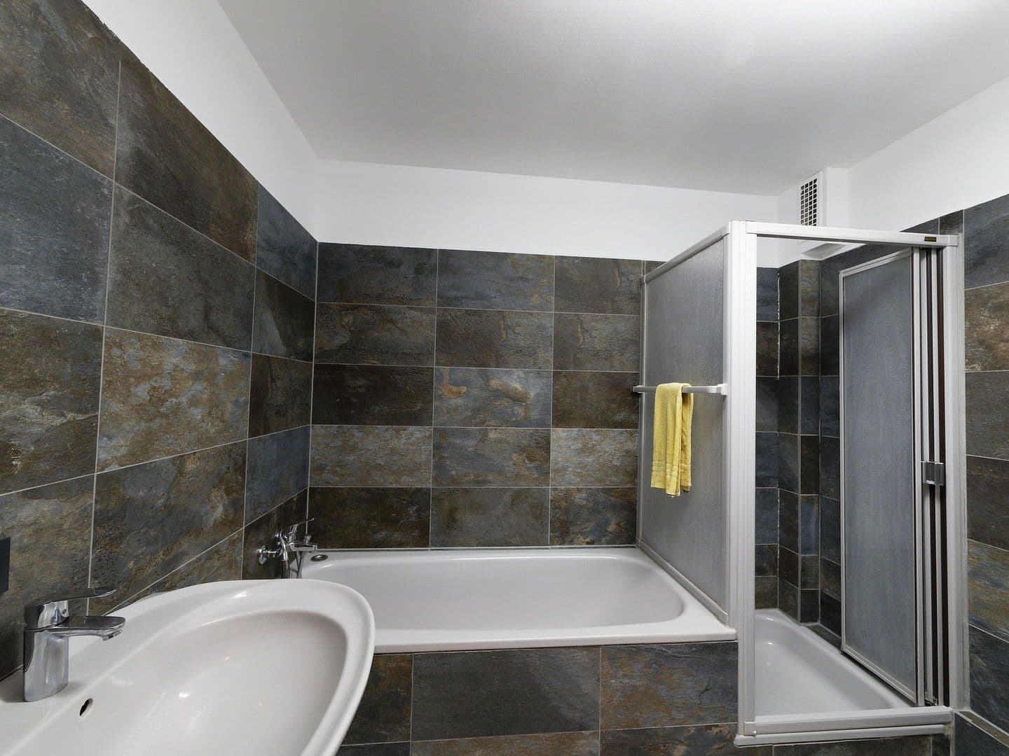 Prenájom bytu 3-izbový 87 m², Köln, Severné Porýnie - Westfálsko Prenájom bytu 3-izbový 87 m², Köln, Severné Porýnie - Westfálsko