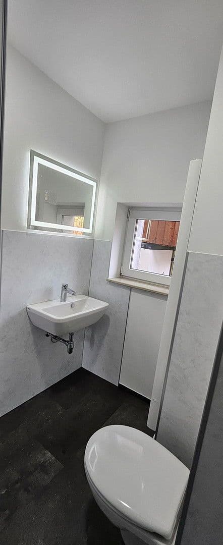 Prenájom bytu 1-izbový 37 m², Suhl, Durínsko Prenájom bytu 1-izbový 37 m², Suhl, Durínsko