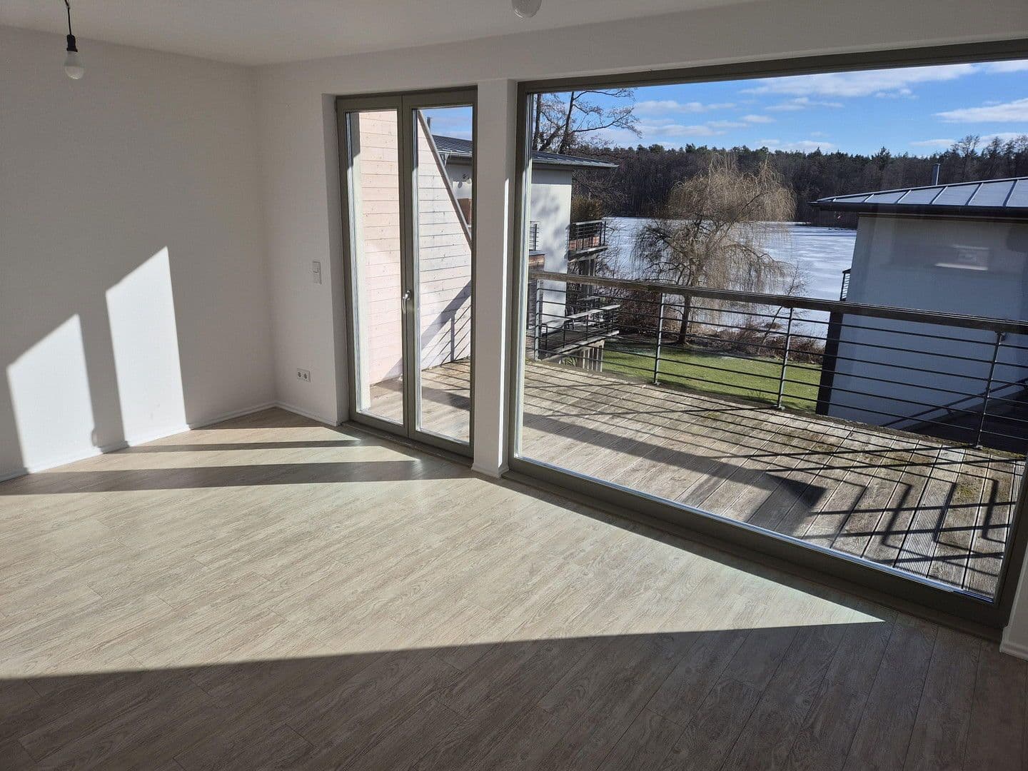 Prenájom bytu 2-izbový 67 m², Grünheide (Mark), Brandenbursko Prenájom bytu 2-izbový 67 m², Grünheide (Mark), Brandenbursko